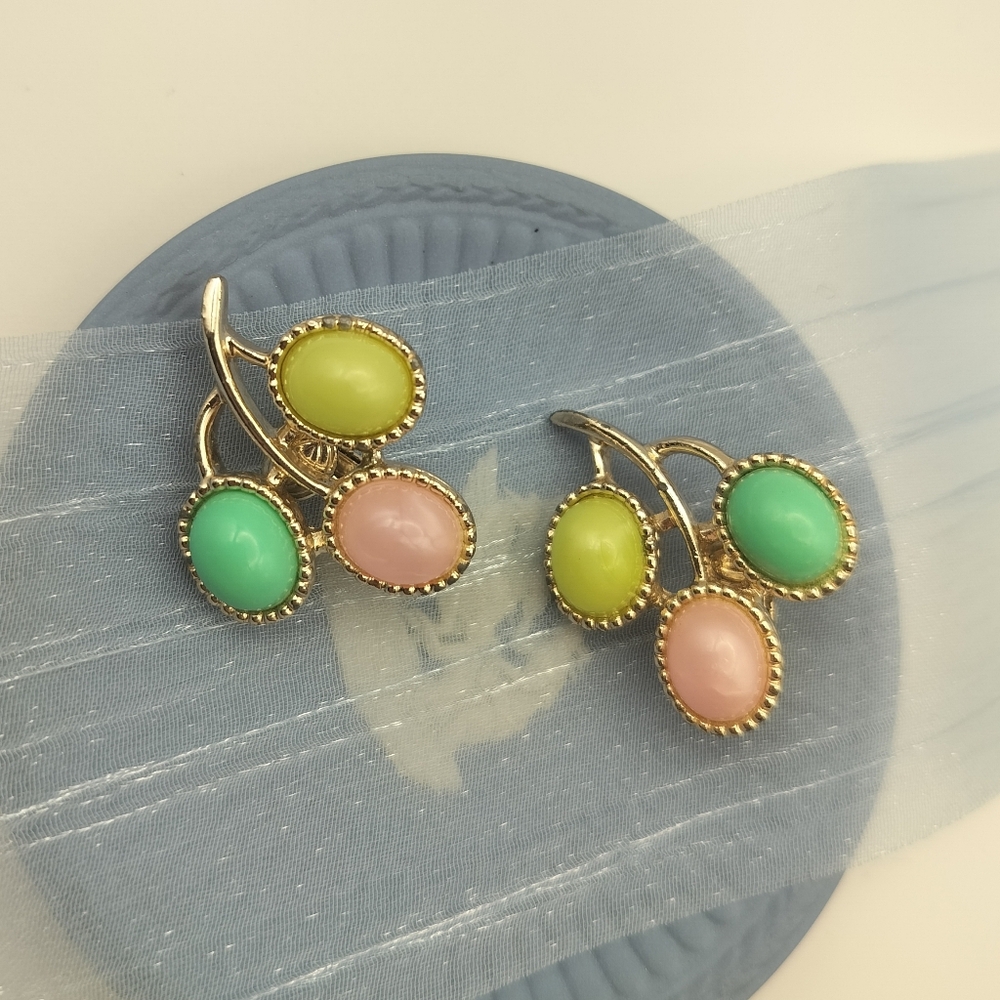 Vintage Sarah Coventry Clip-on Earrings with Pastel Accents
